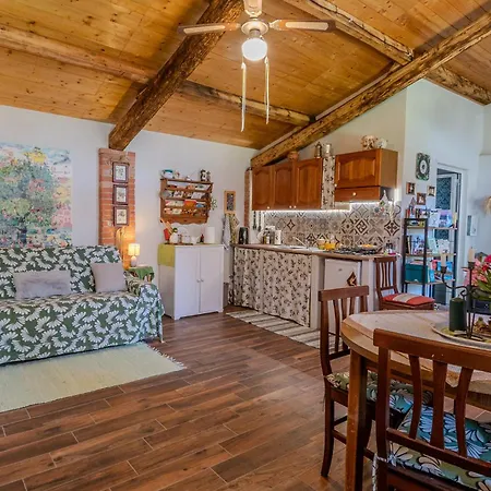 Casa Di Cristina Tatil Evi Casamaggiore